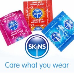 SKINS - PAQUETE DE 4 CONDONES PREMIUM SURTIDOS